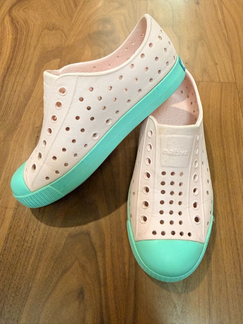 Native Jefferson Slip-On Sneakers in Pale Pink with Mint Green Soles size C13